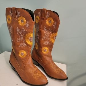 Cowgirl boots sunflower new
